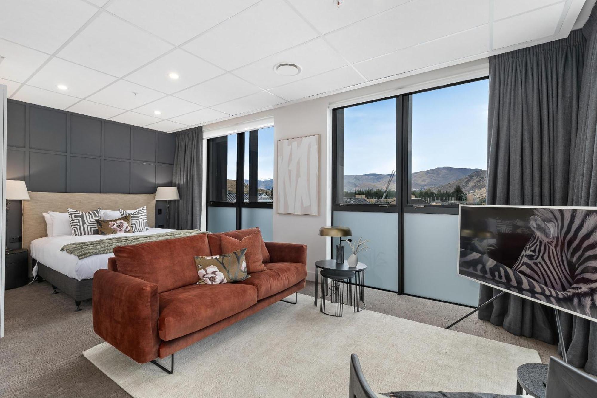 12th Avenue * Queenstown